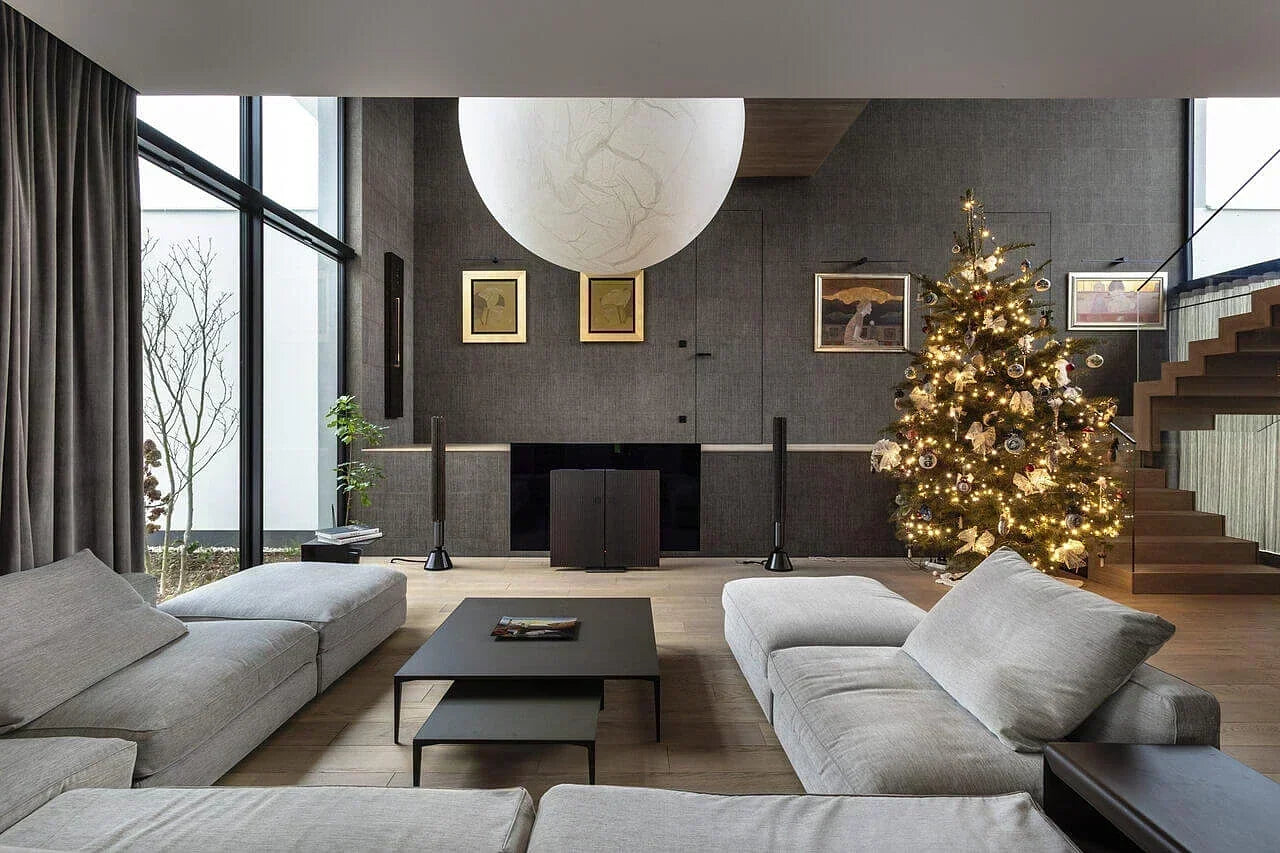 Dom w duchu nowoczesnej elegancji – ponadczasowy styl z produktami Maxfliz