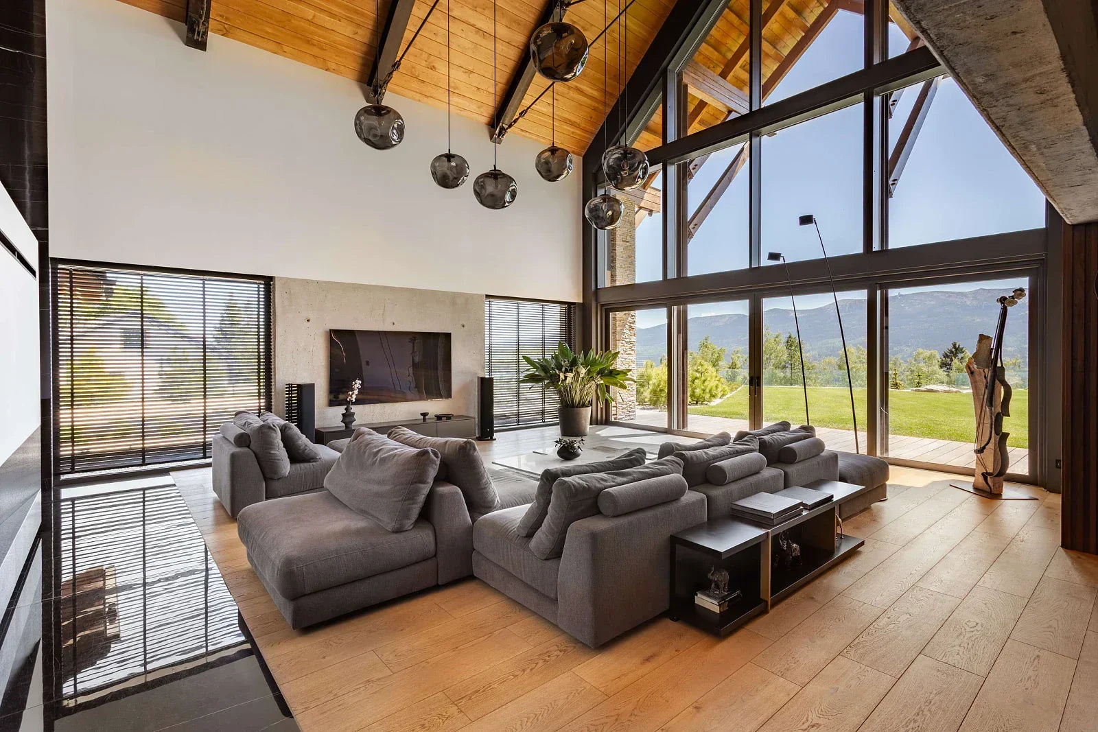 Podróż do wnętrza nowoczesnej stodoły. Projekt autorstwa Marceliny Rzońcy