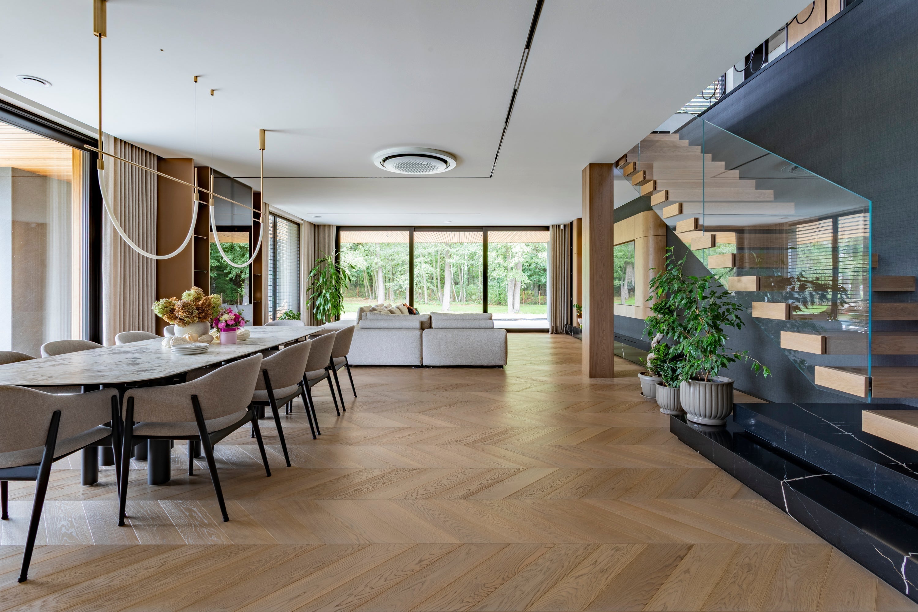 Podłogi Maxwood Atelier – nowe kolekcje z kompleksowym montażem
