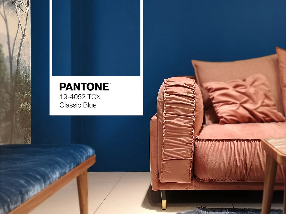Kolor roku 2020 – classic blue wkracza na salony!