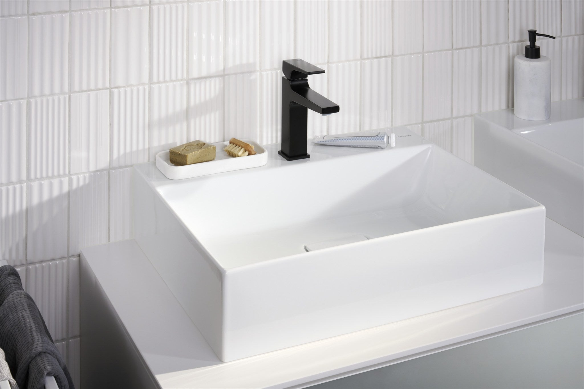 BATERIA UMYWALKOWA METROPOL CZARNY OD HANSGROHE 32507670