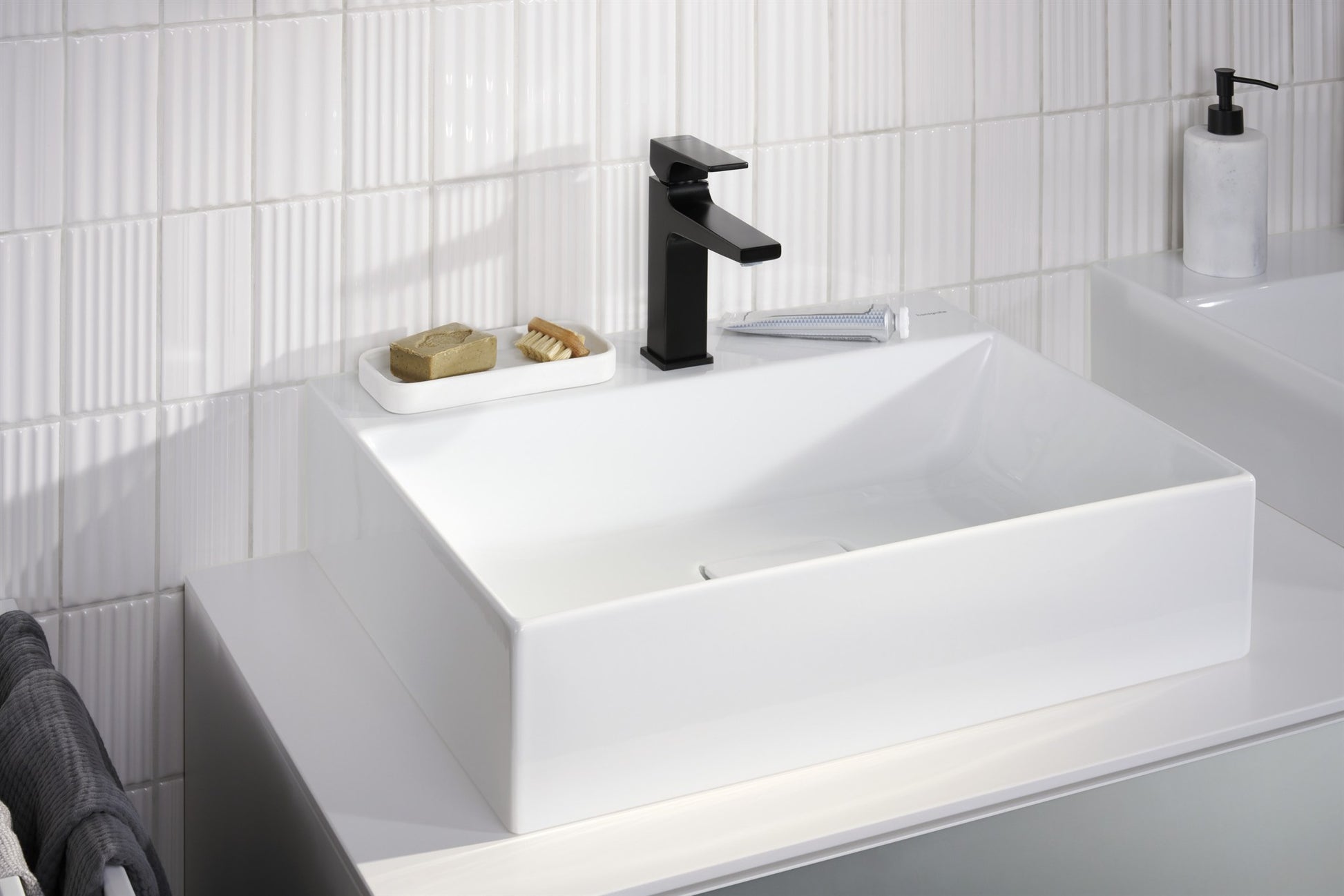 BATERIA UMYWALKOWA METROPOL CZARNY OD HANSGROHE 32507670