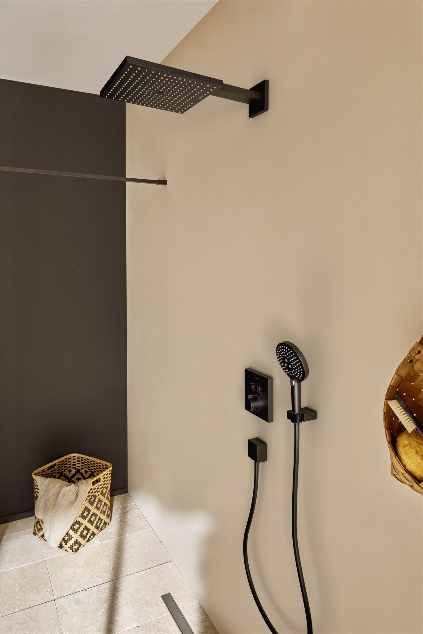 BATERIA NATYNKOWA FIXFIT CZARNY OD HANSGROHE 26455670