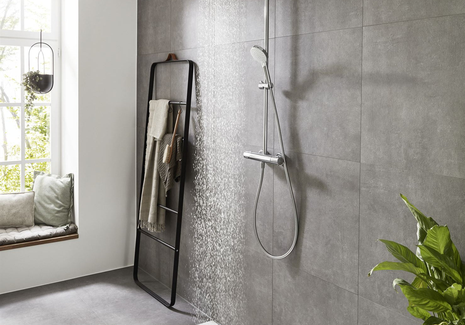BATERIA WANNOWO-PRYSZNICOWA  CROMETTA S SREBRNY OD HANSGROHE 27268000