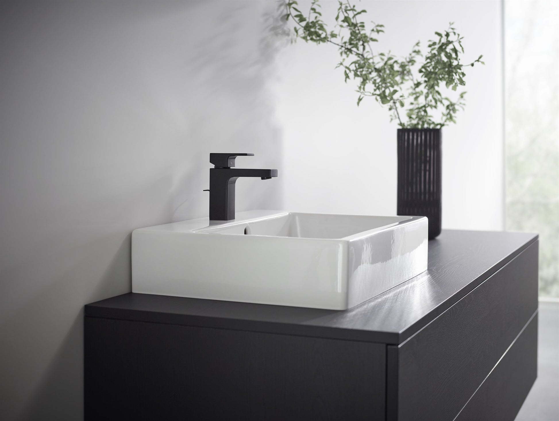 BATERIA UMYWALKOWA VERNIS SHAPE CZARNY OD HANSGROHE 71561670