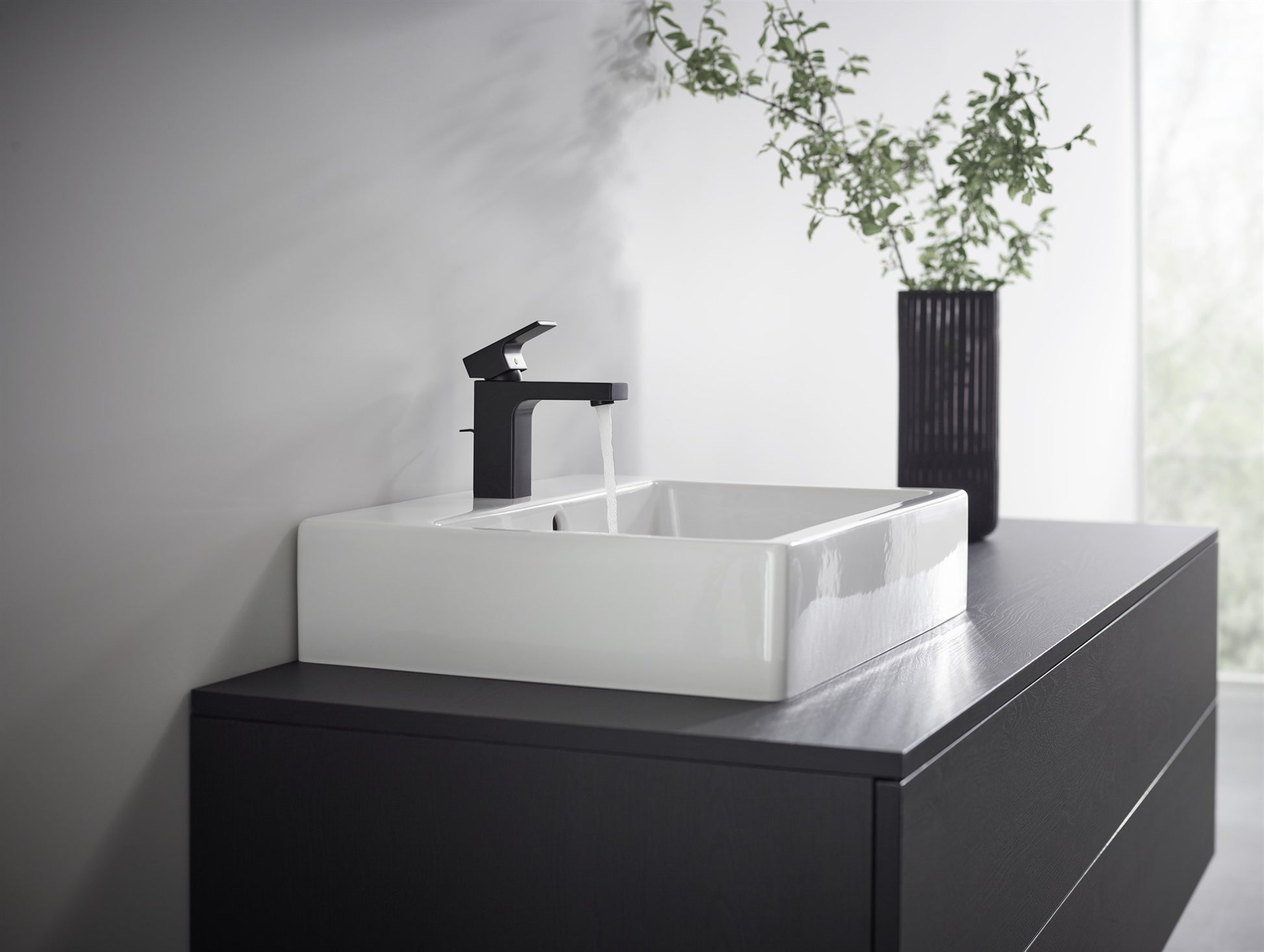 BATERIA UMYWALKOWA VERNIS SHAPE CZARNY OD HANSGROHE 71561670