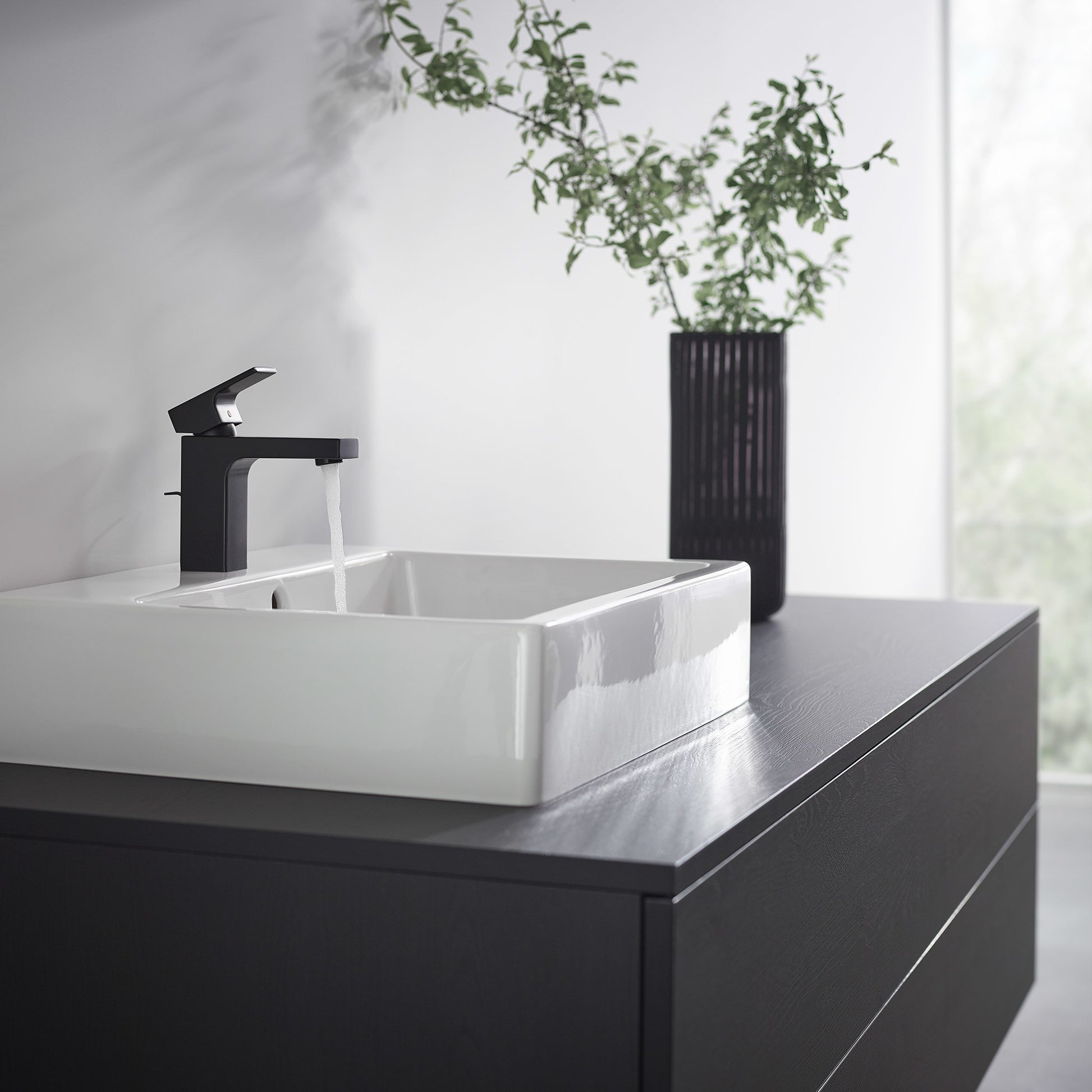 BATERIA UMYWALKOWA VERNIS SHAPE CZARNY OD HANSGROHE 71561670
