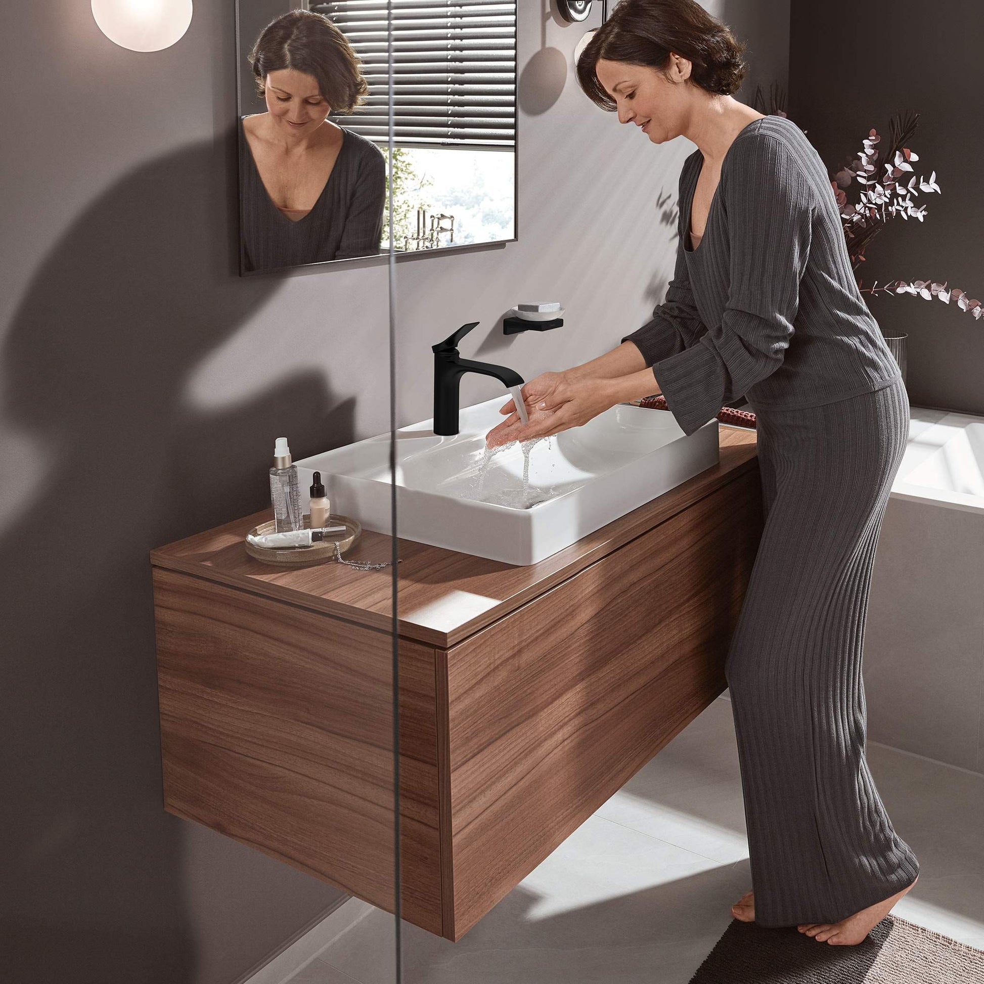 BATERIA UMYWALKOWA VIVENIS CZARNY OD HANSGROHE 75024670