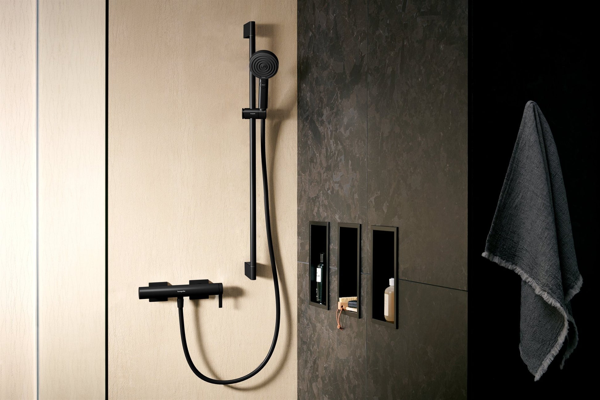 SŁUCHAWKA PRYSZNICOWA  PULSIFY SELECT S CZARNY OD HANSGROHE 24111670
