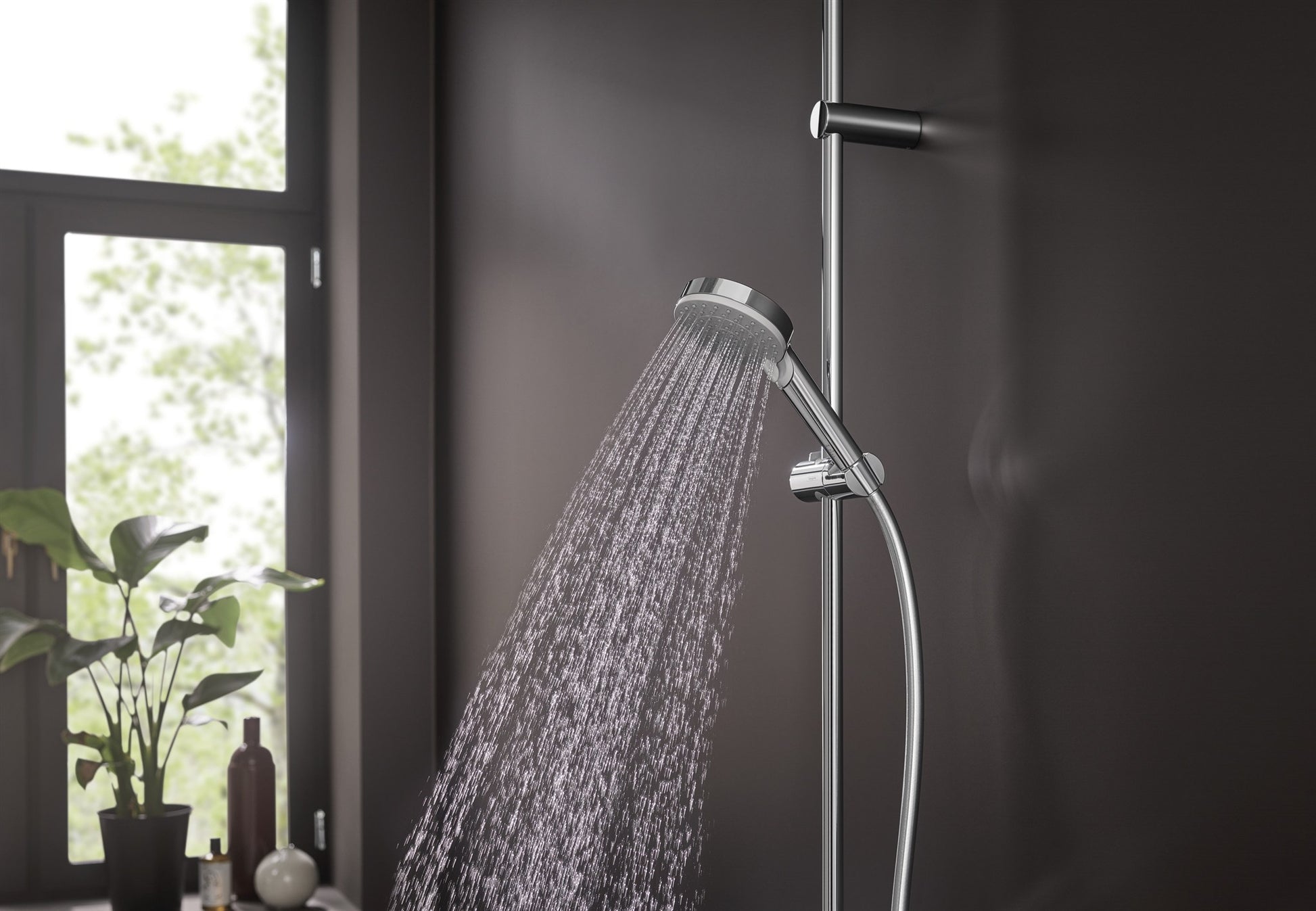 SŁUCHAWKA PRYSZNICOWA  VERNIS BLEND SREBRNY OD HANSGROHE 26090000