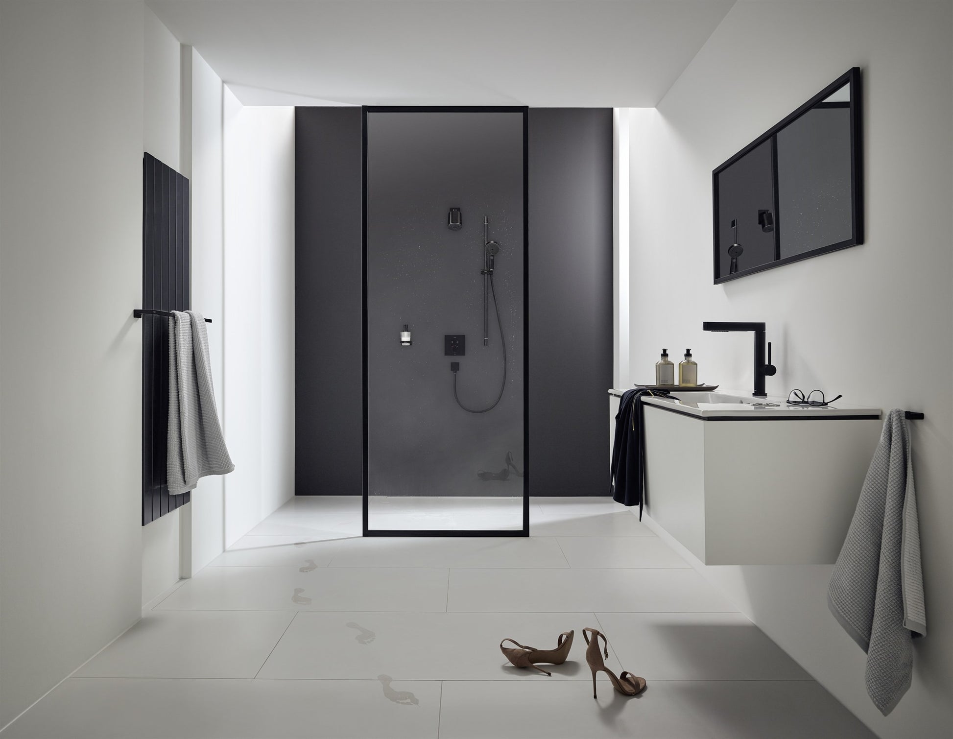 PRZYŁĄCZE KĄTOWE NATYNKOWA PULSIFY CZARNY OD HANSGROHE 24139670