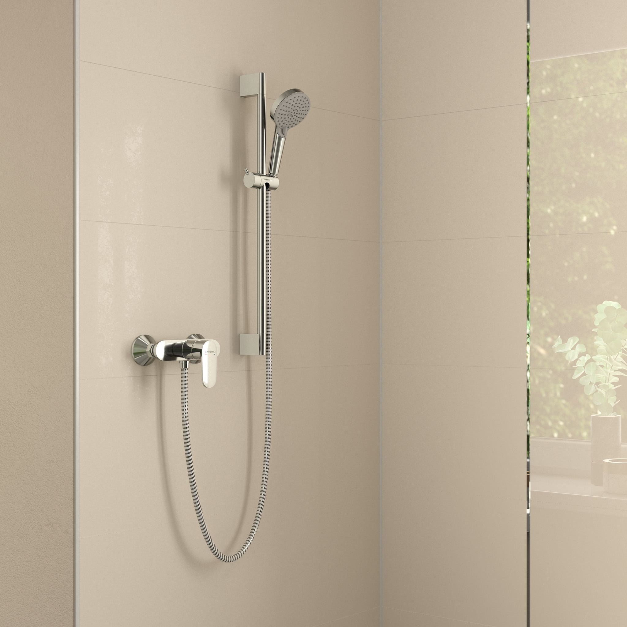 BATERIA ŚCIENNA VERNIS BLEND SREBRNY OD HANSGROHE 71640000
