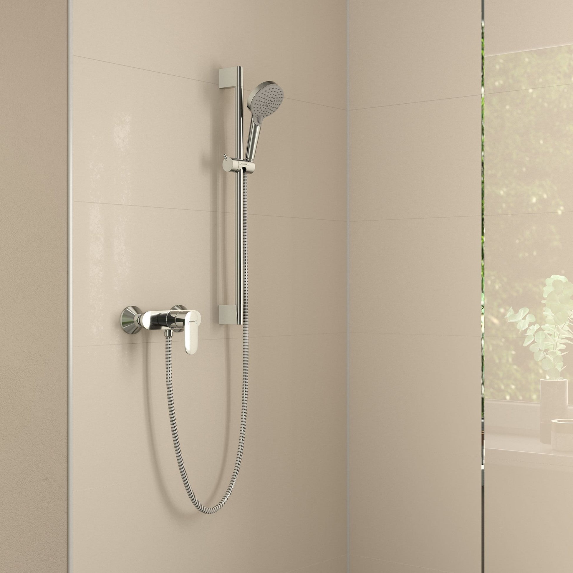BATERIA ŚCIENNA VERNIS BLEND SREBRNY OD HANSGROHE 71640000