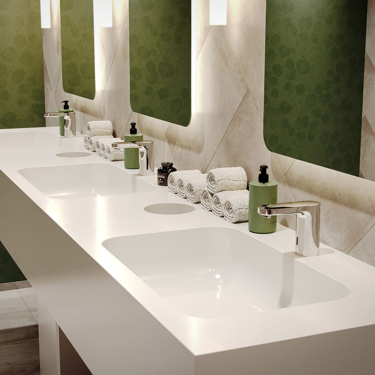 BATERIA UMYWALKOWA ELEKTRONICZNA VERNIS BLEND SREBRNY OD HANSGROHE 71501000