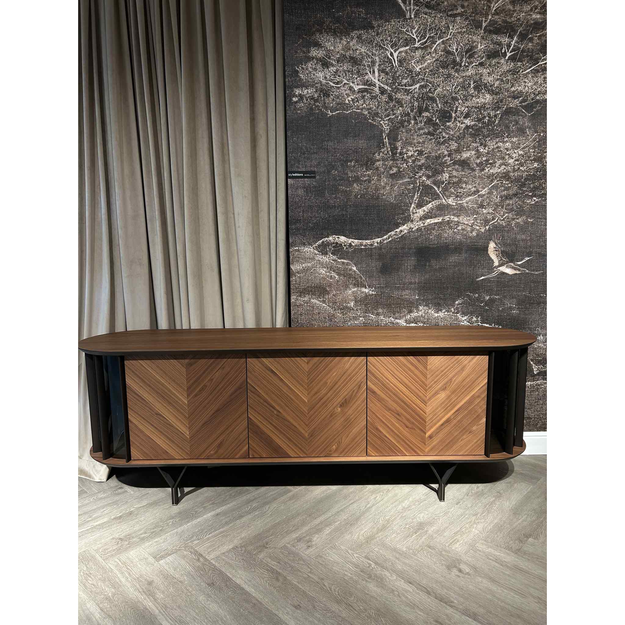 KOMODA COSTES OD CATTELAN ITALIA