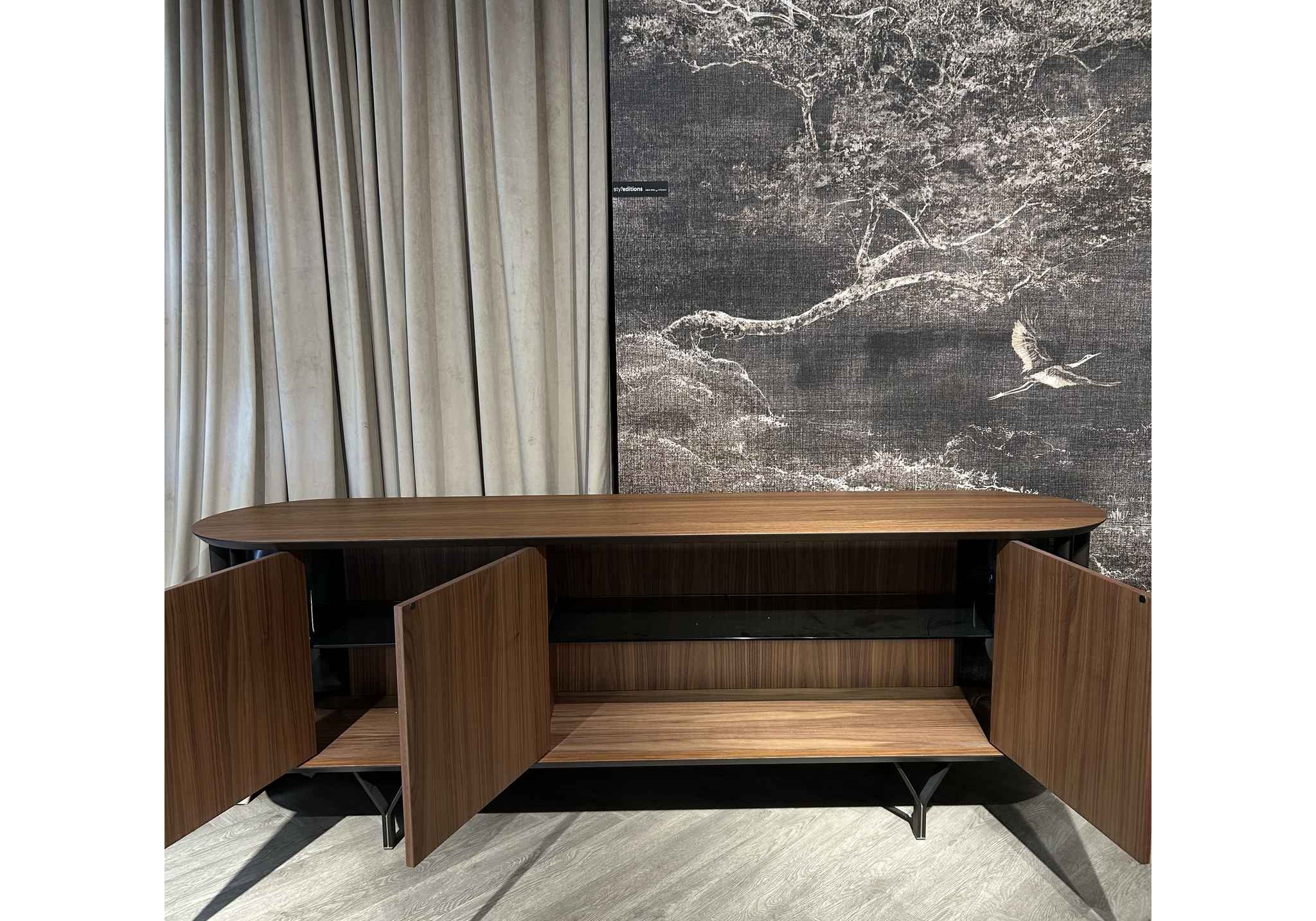 KOMODA COSTES OD CATTELAN ITALIA