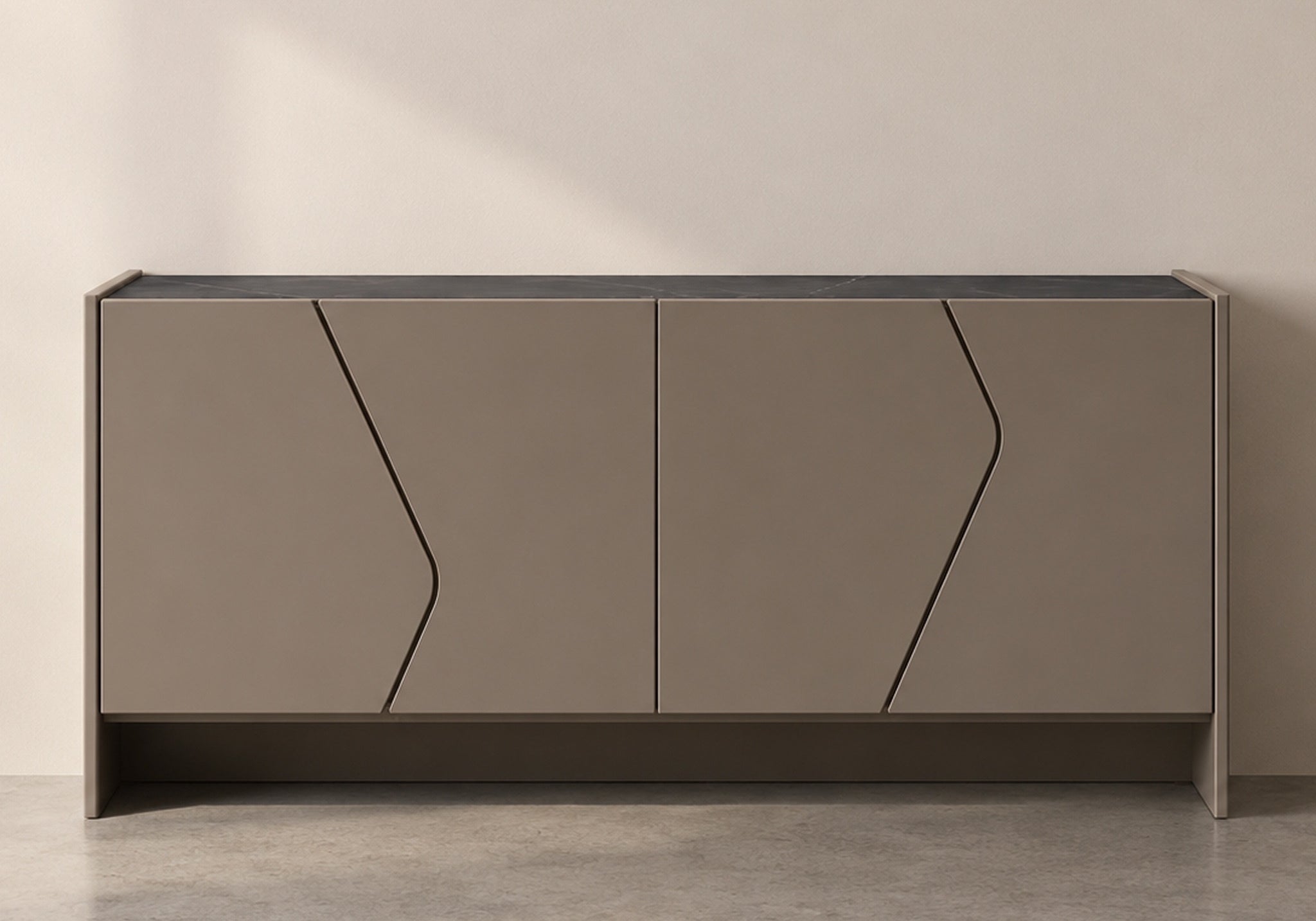 KOMODA SKOG DO SALONU LAKIEROWANA W KOLORZE BRĄZOWYM Z CERAMICZNYM BLATEM OD MAXLIVING