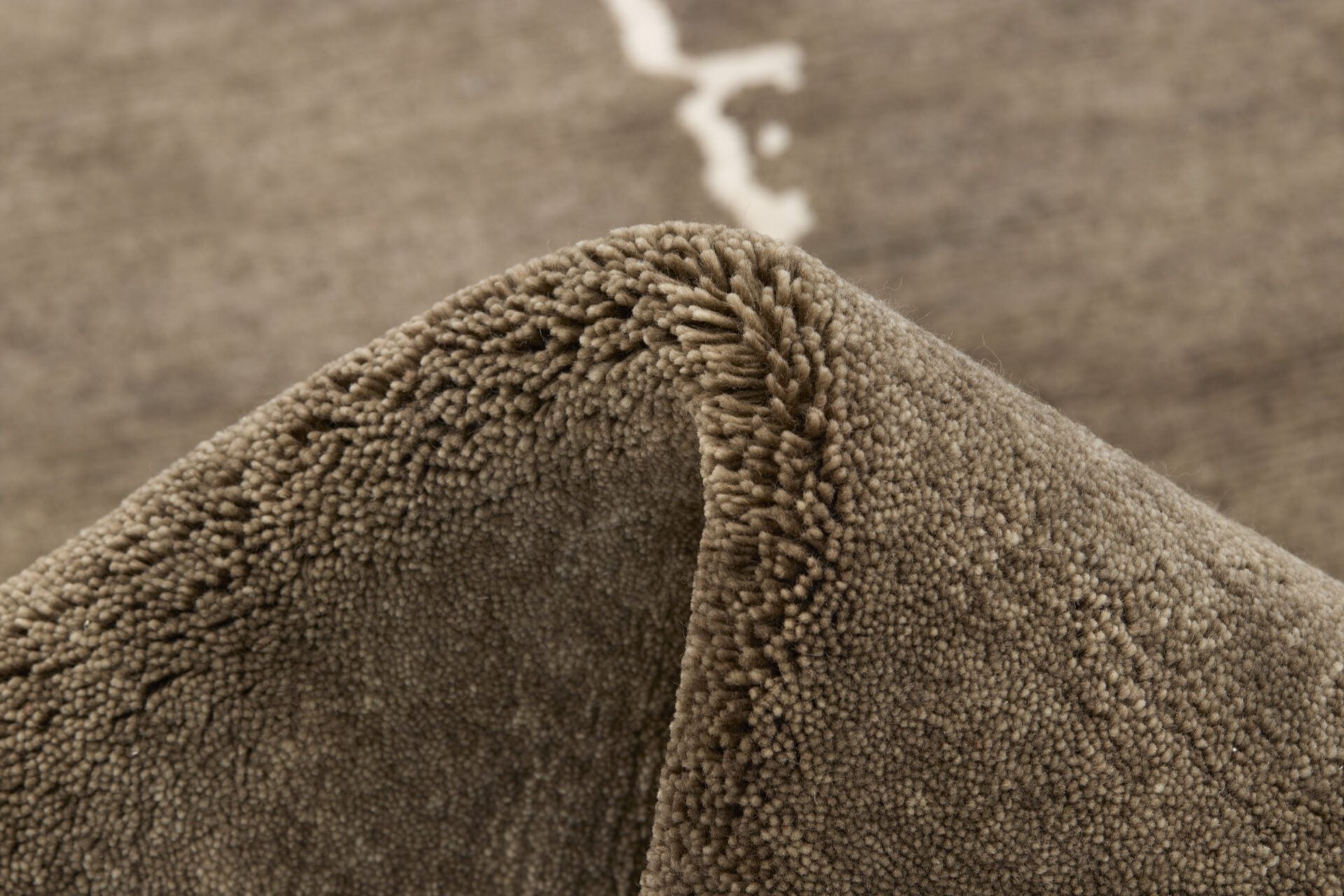 DYWAN PROSTOKĄTNY NEW AGE PATH BROWN  x  cm od CARPETS & MORE