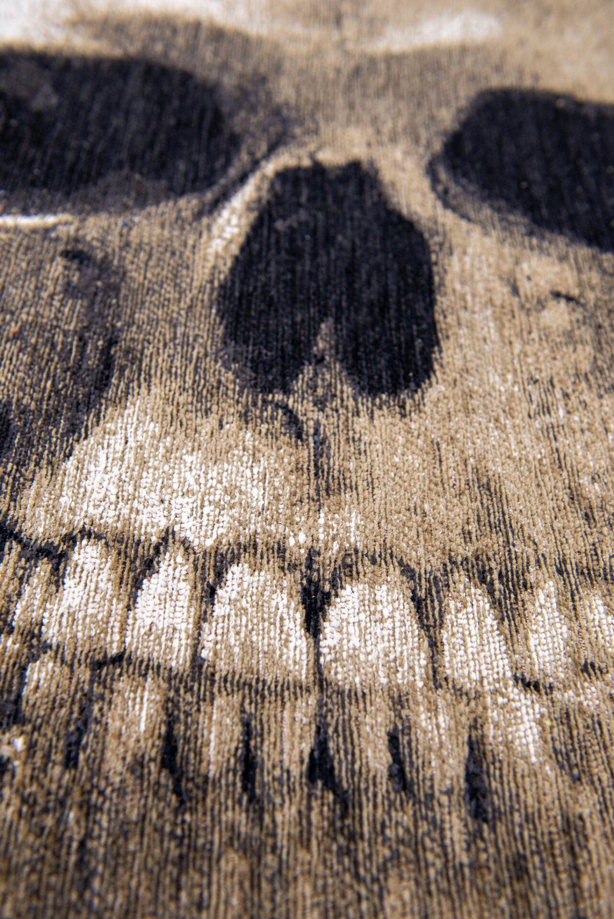 DYWAN OKRĄGŁY MEMENTO MORI FUNNY BONES 240 x  CM OD CARPETS & MORE