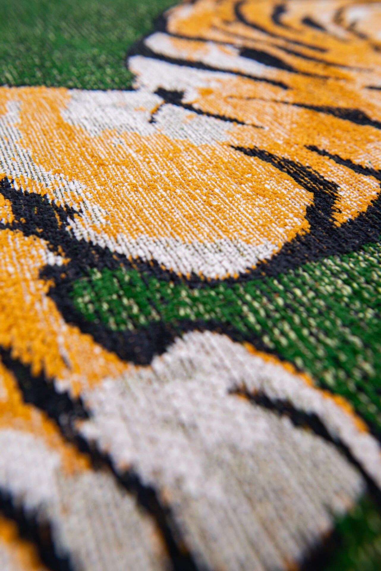 DYWAN PROSTOKĄTNY POP TIGER GREEN ON FIRE  x  cm od CARPETS & MORE