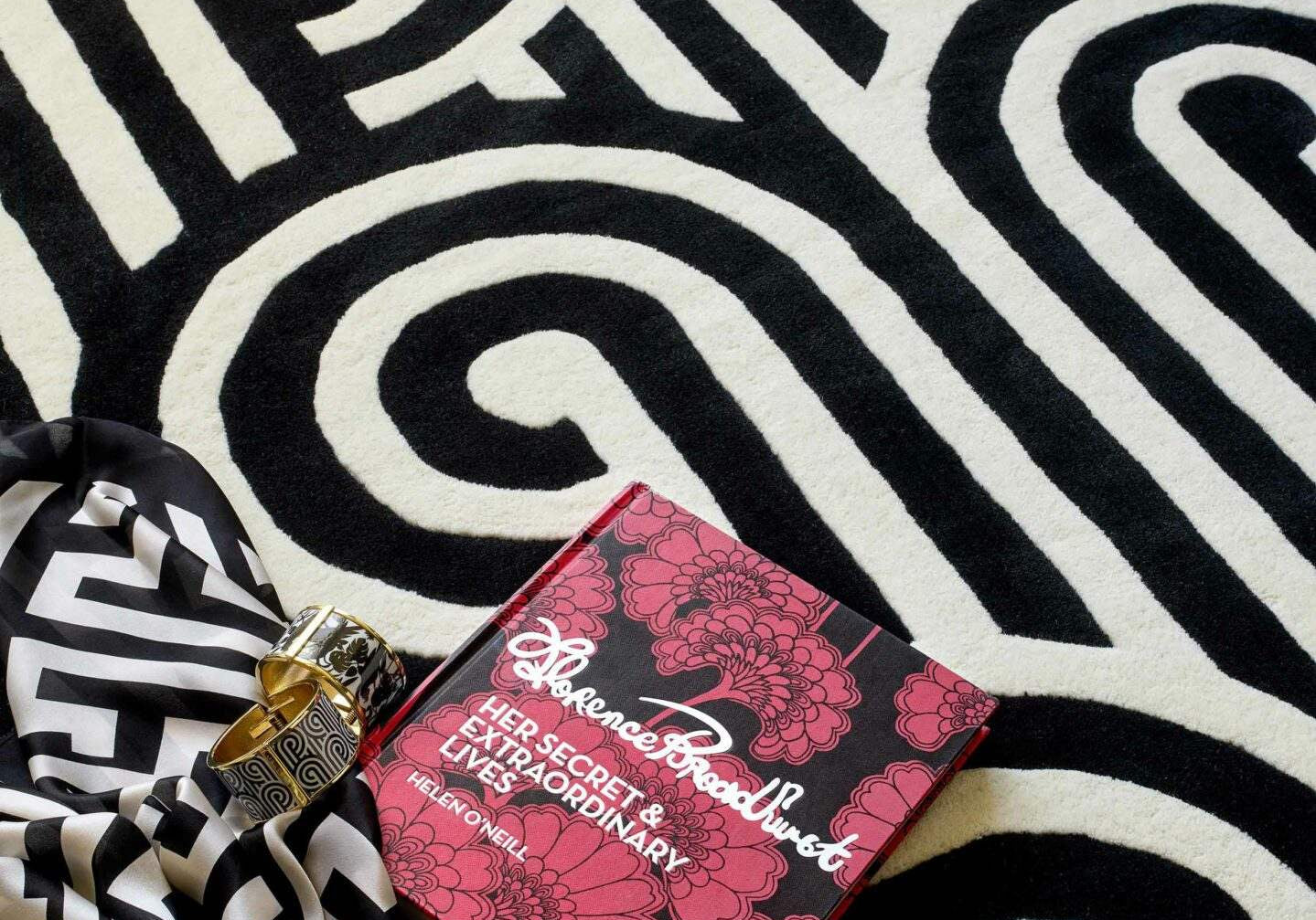 DYWAN PROSTOKĄTNY TURNABOUTS BLACK 280 X  CM OD CARPETS & MORE