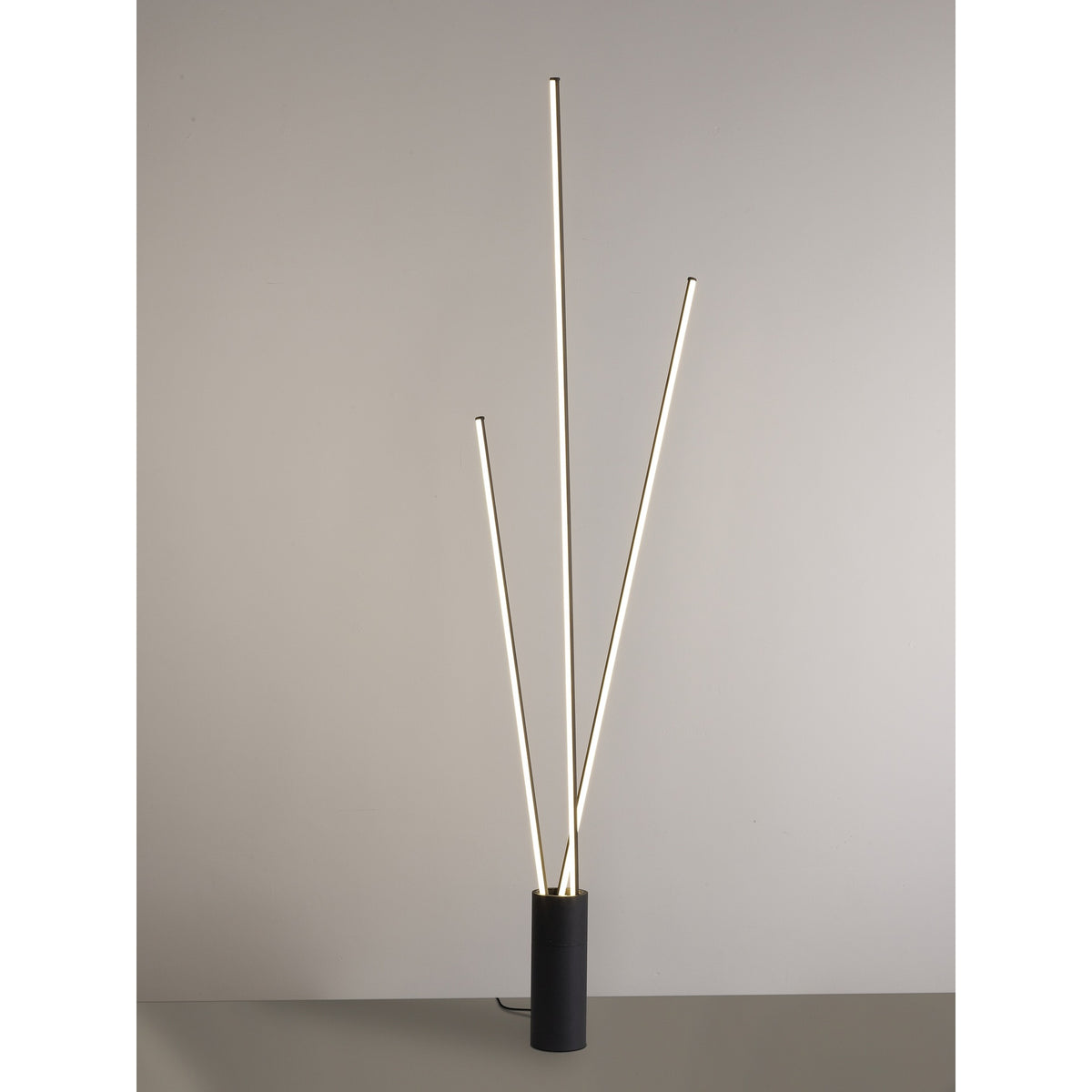 LAMPA PODŁOGOWA VERTICAL OD MANTRA 7348