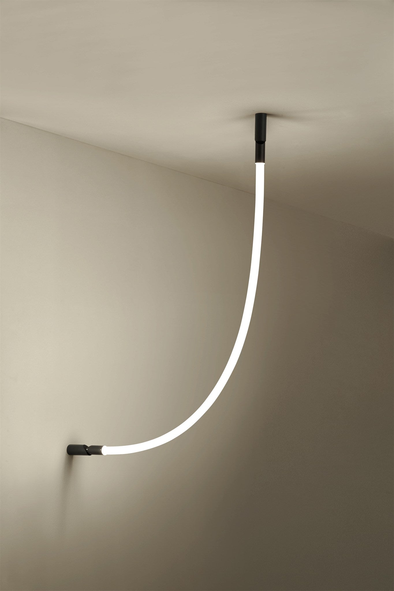 LAMPA WISZĄCA ARCO A-4002X CZARNY od ESTILUZ