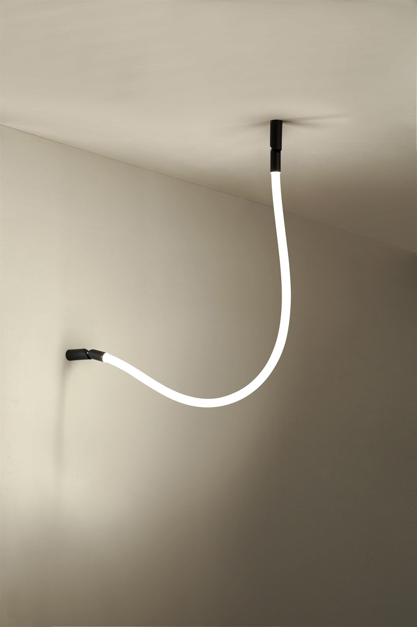 LAMPA WISZĄCA ARCO A-4002X CZARNY od ESTILUZ