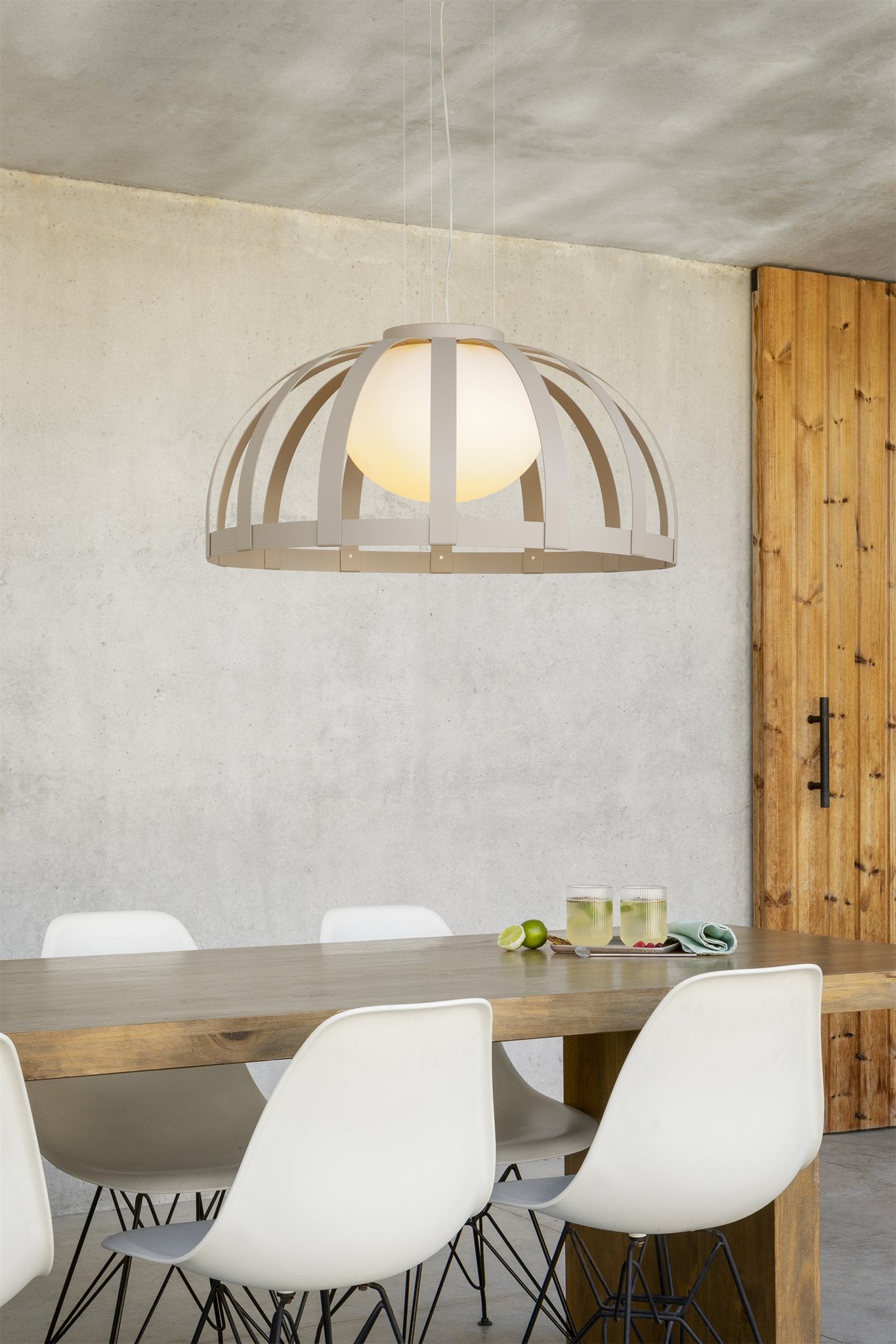 LAMPA WISZĄCA BOLS BEŻOWY od ESTILUZ