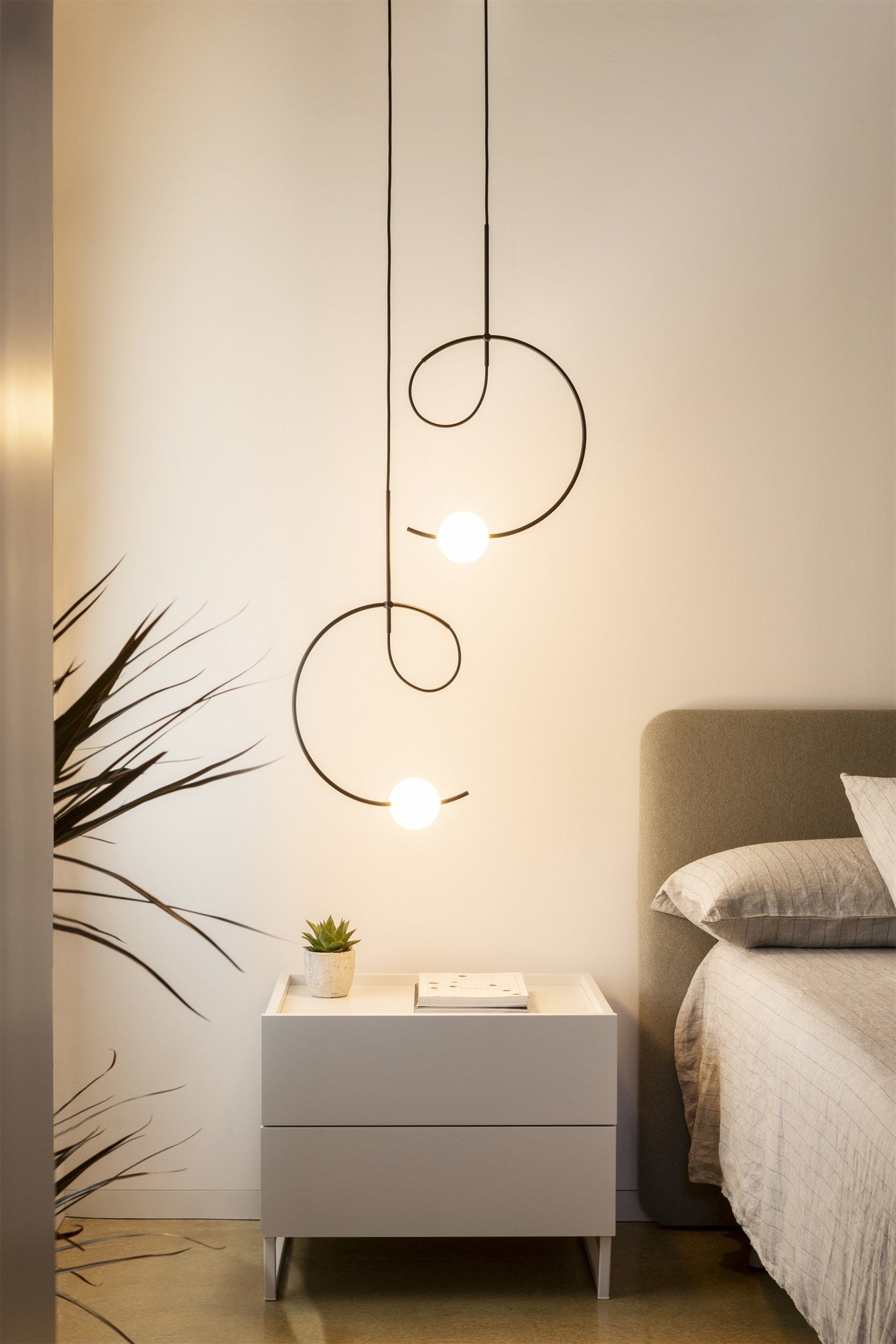 LAMPA WISZĄCA LOOP T-4125 CZARNY od ESTILUZ