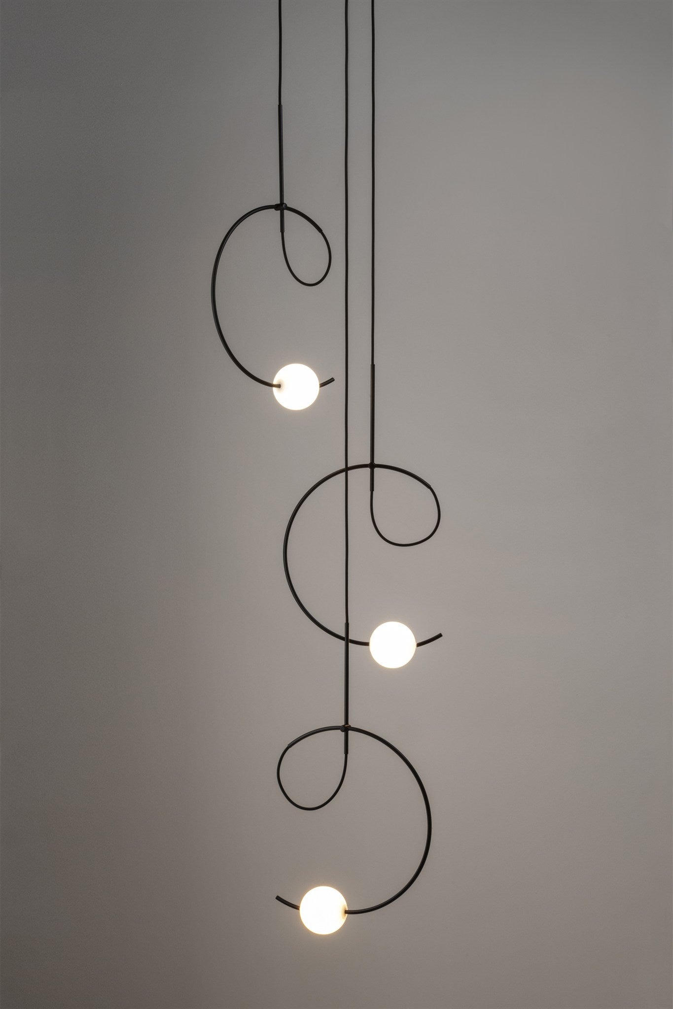 LAMPA WISZĄCA LOOP T-4125 CZARNY od ESTILUZ