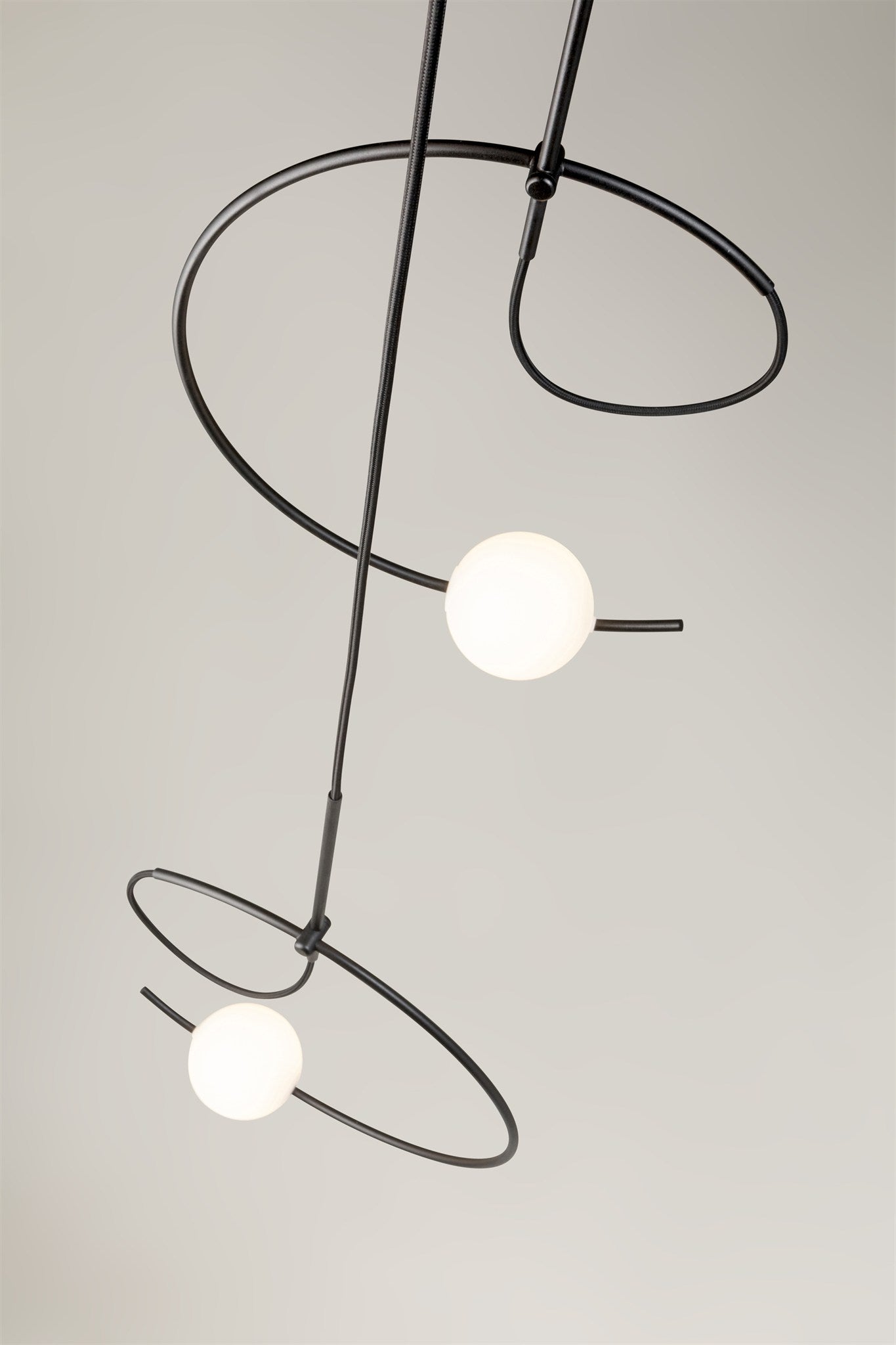 LAMPA WISZĄCA LOOP T-4125 CZARNY od ESTILUZ