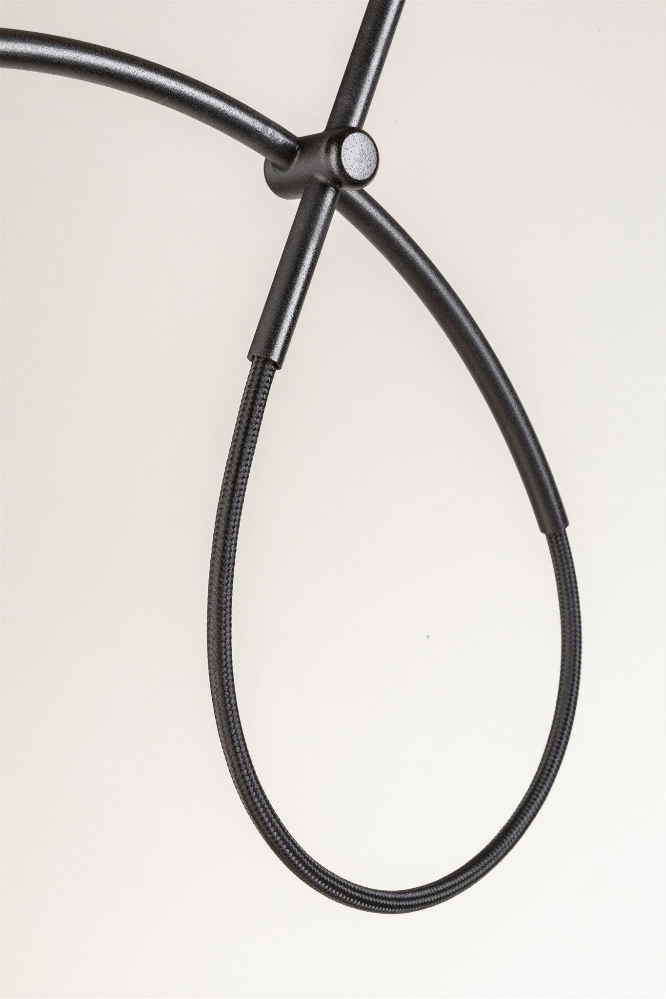LAMPA WISZĄCA LOOP T-4125 CZARNY od ESTILUZ