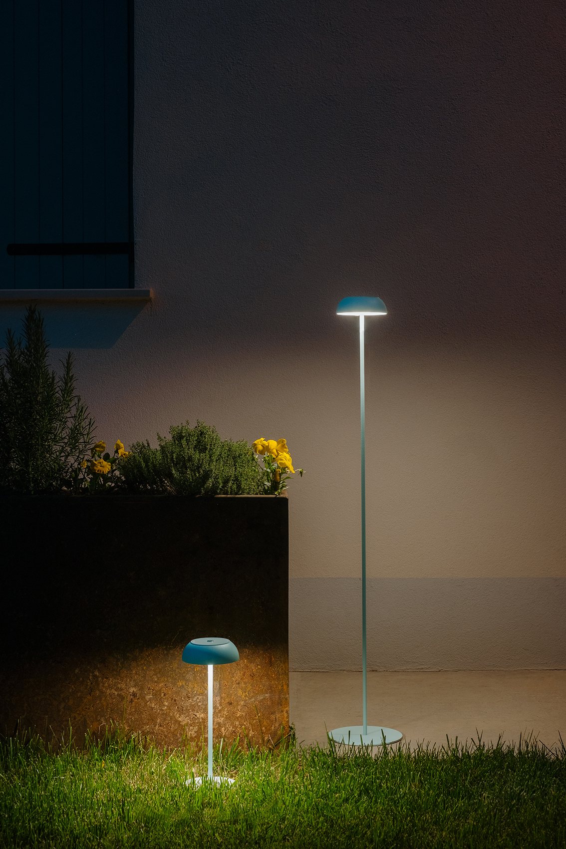 LAMPA STOJĄCA PT FLOAT NIEBIESKI od AXOLIGHT