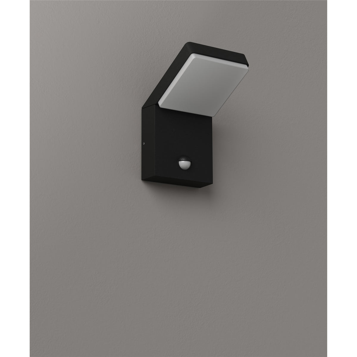 LAMPA KINKIET FISS CZARNY OD MAXLIGHT W0472